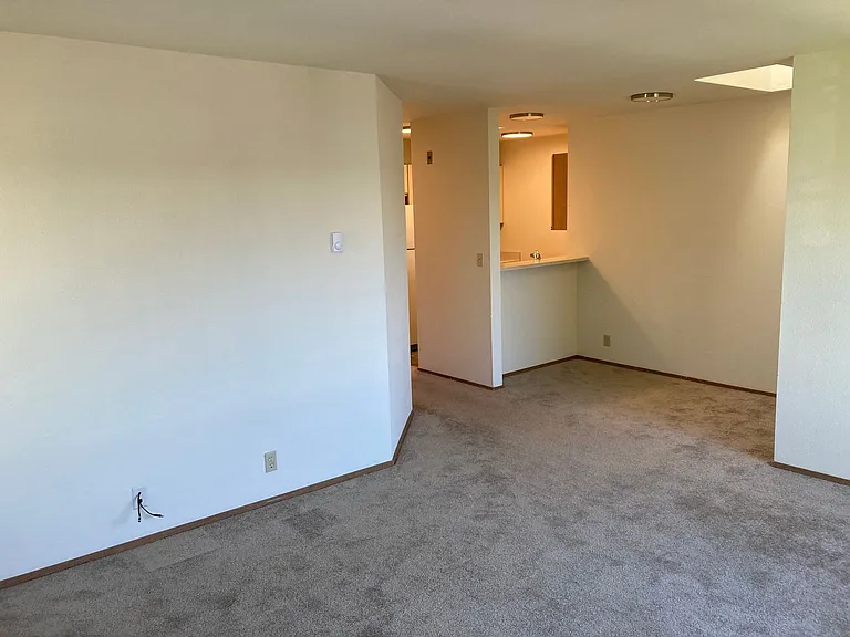 4055 9th Ave NE — Photo 7