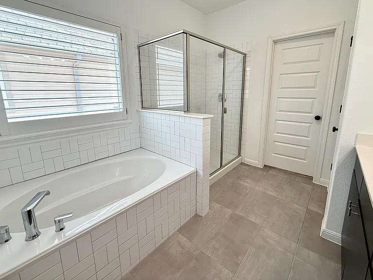 2609 Danbury Ln — Photo 7