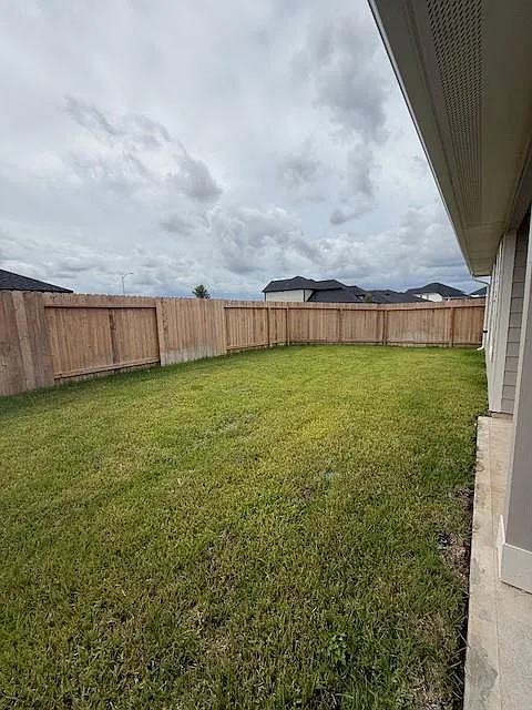 4 bed, 3.0 bath, 2199 sqft, $2,400 — Photo 4