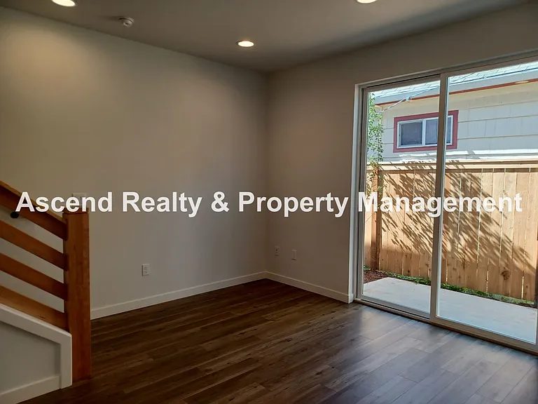 5311 NE 14th Pl — Photo 13