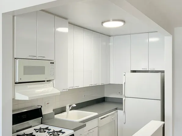 150 E 18th St, New York, NY