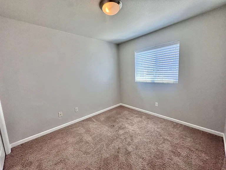 207 NE 52nd St — Photo 31