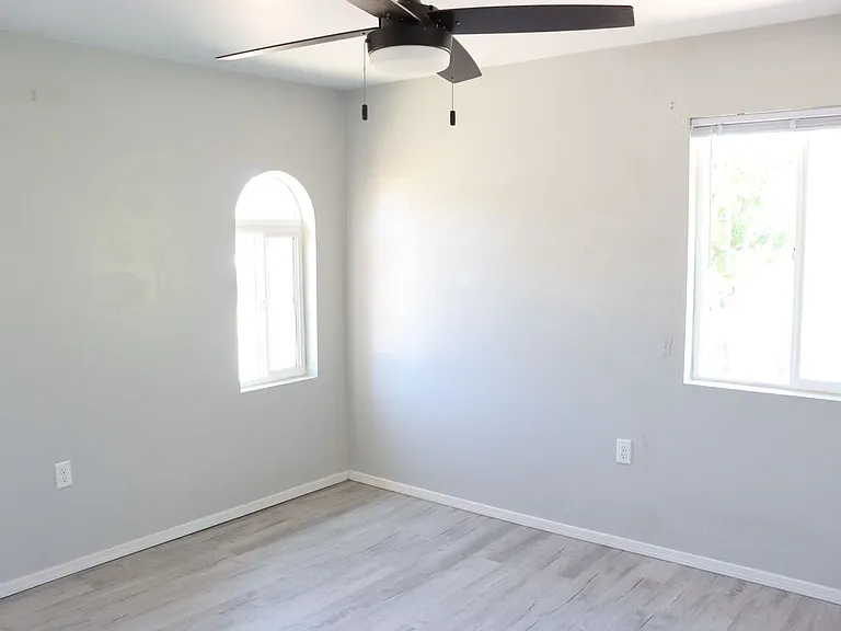4365 Queens Way — Photo 13