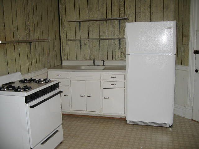 2nd image of 115 S Main St APT 4