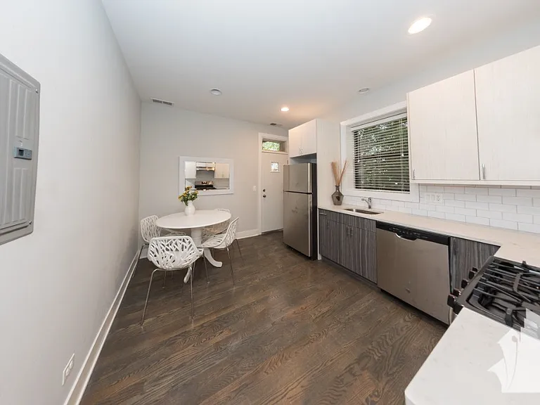 2630 N Rockwell St #2 — Photo 7