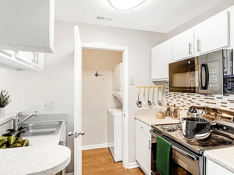 Paces Pointe Apartment Homes — Photo 33