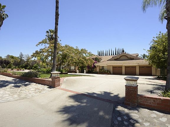 3rd image of 520 Pomello Dr