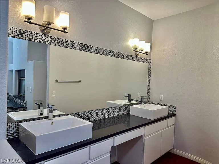 8645 Robinson Ridge Dr — Photo 20