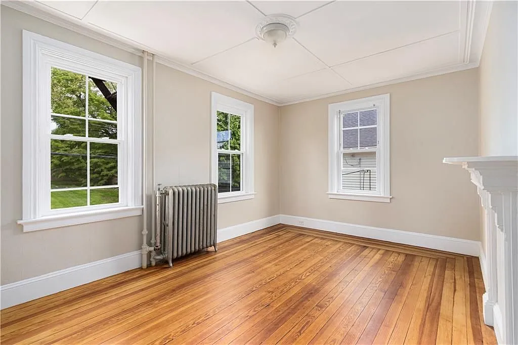 3 bed, 1.0 bath, 900 sqft, $3,200 — Photo 4