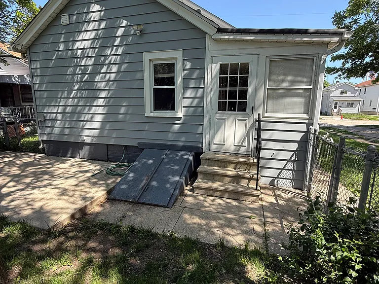 919 46th St — Photo 24