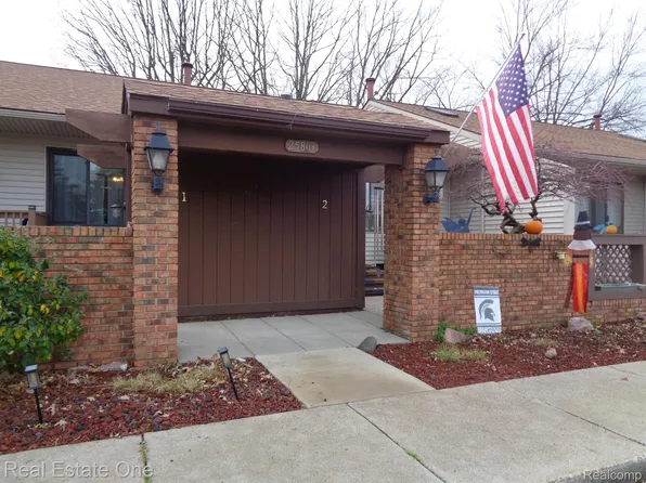 25803 Lexington Dr Unit 2, South Lyon, MI 48178