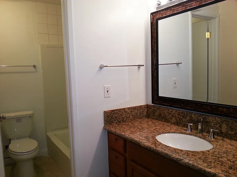 3290 Ashford St #G — Photo 3