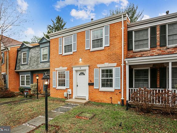 3rd image of 13 Longmeadow Dr