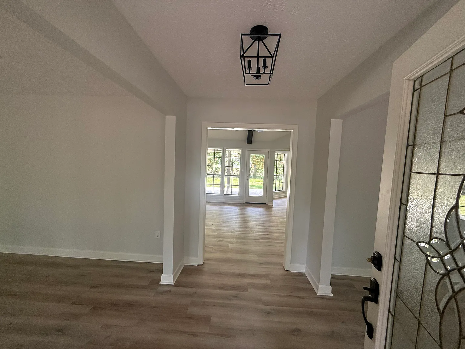 3 bed, 2500 sqft, $2,600 — Photo 2