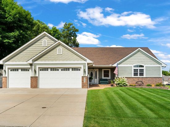 2390 Jennifer Ln, Shakopee, MN 55379