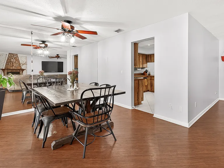 18322 Swan Lake Dr — Photo 3