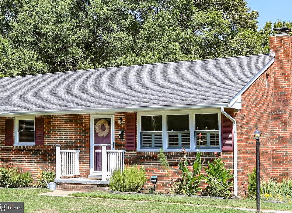 1st image of 15 Marshall Pl