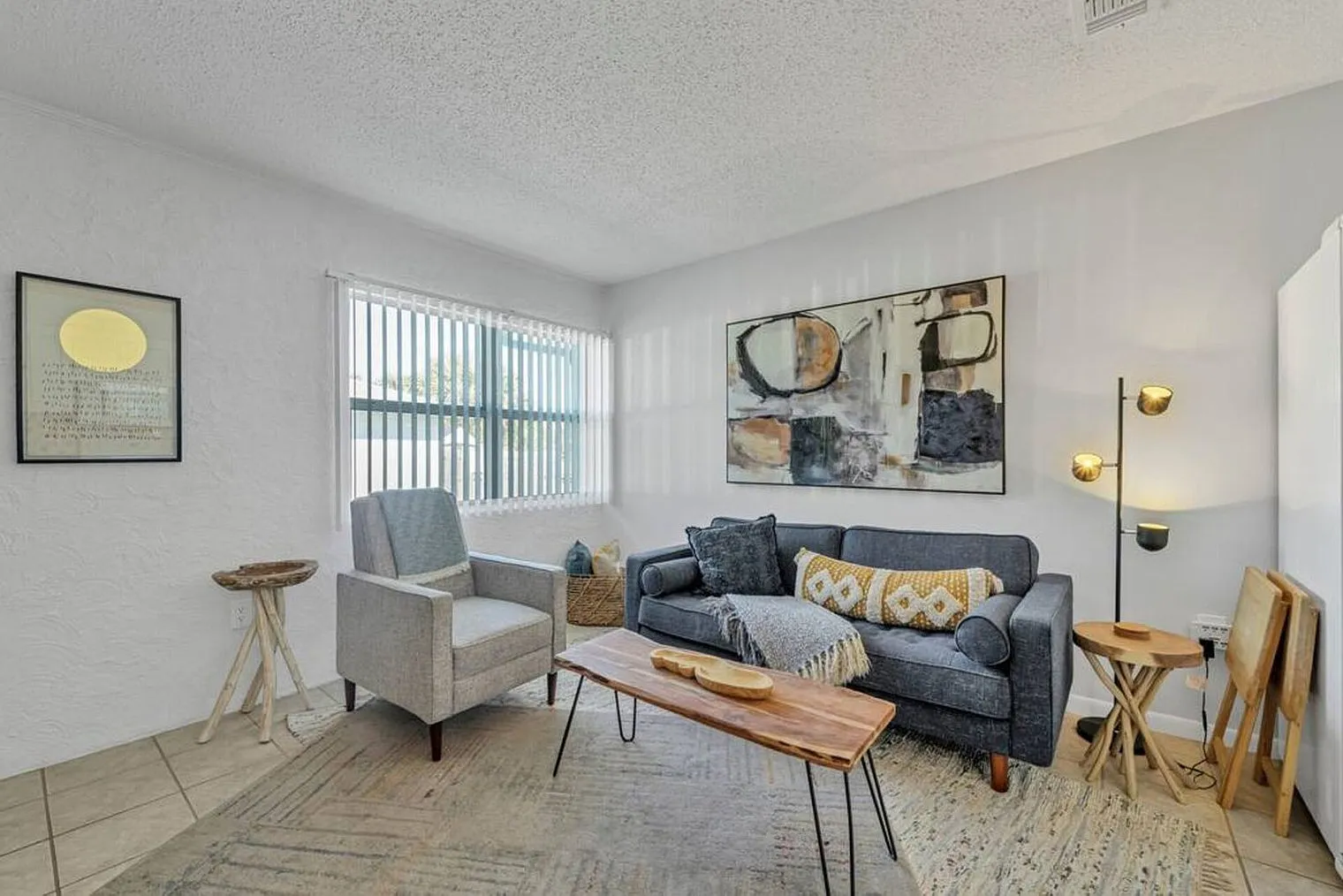 2 bed, 1.0 bath, 8449 sqft, $1,780 — Photo 2