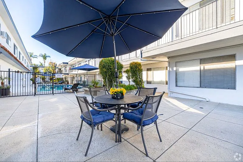 Carson Oakwood Apartments — Photo 3