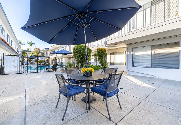 Carson Oakwood Apartments — Photo 3