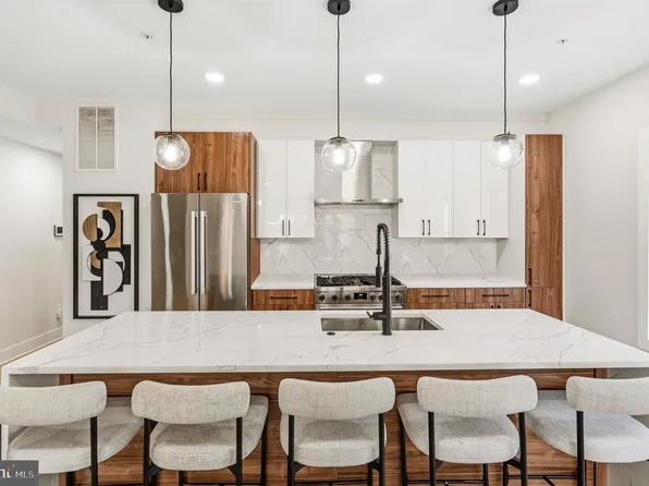 615 Irving St NW #2, Washington, DC 20010