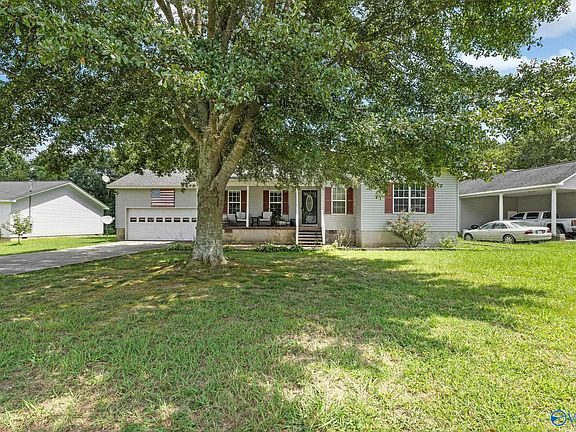 3rd image of 184 Jennifer Ln
