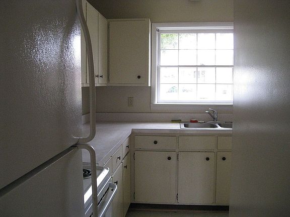 3rd image of 2906 Charles St