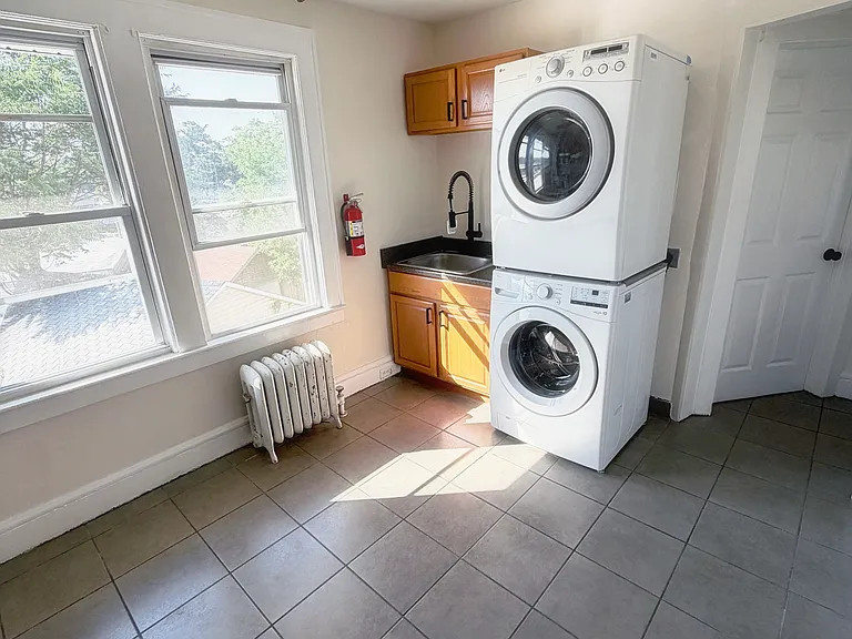 35 Hill St #B — Photo 14