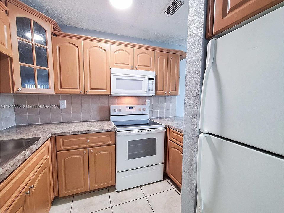1st image of 1519 W 42nd Pl #17