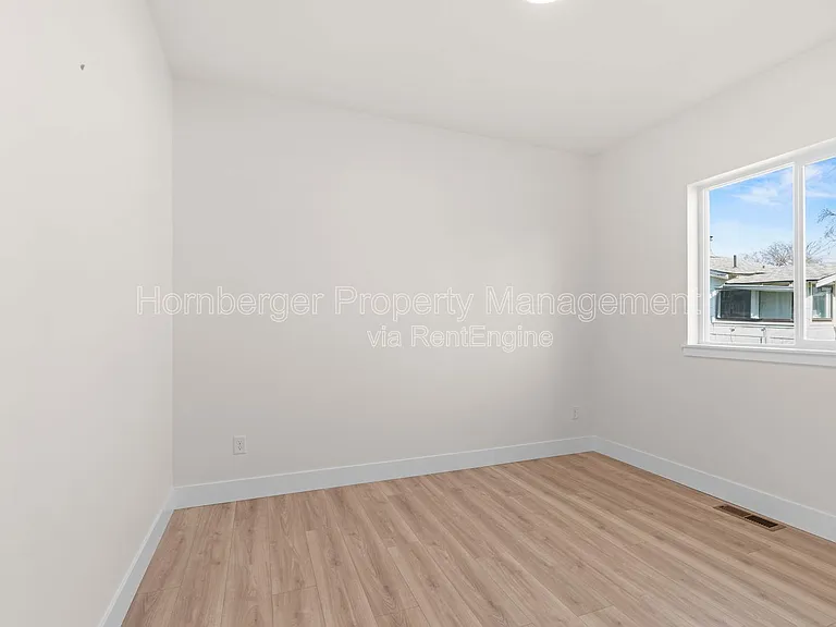222 N Sargent Rd — Photo 17