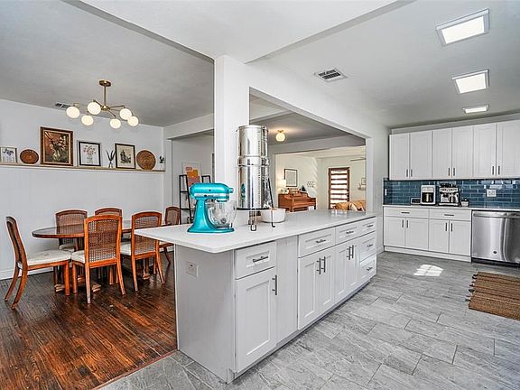 4th image of 2309 Marigold Ave