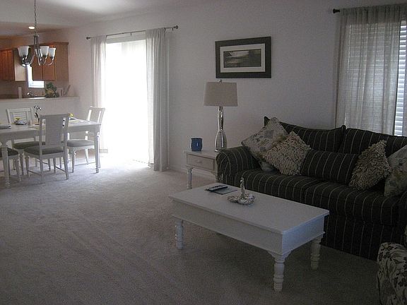 3rd image of 881 Amber Ct
