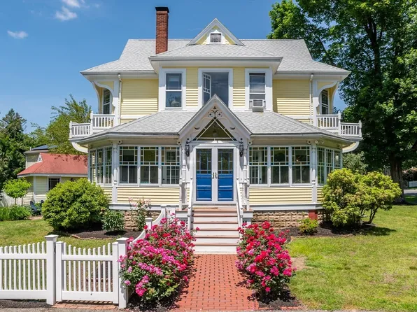 8 Charles St, Natick, MA 01760