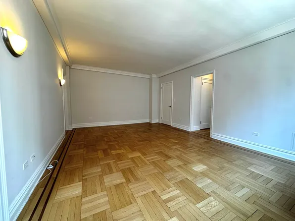 340 East 57th Street image 2 of 15