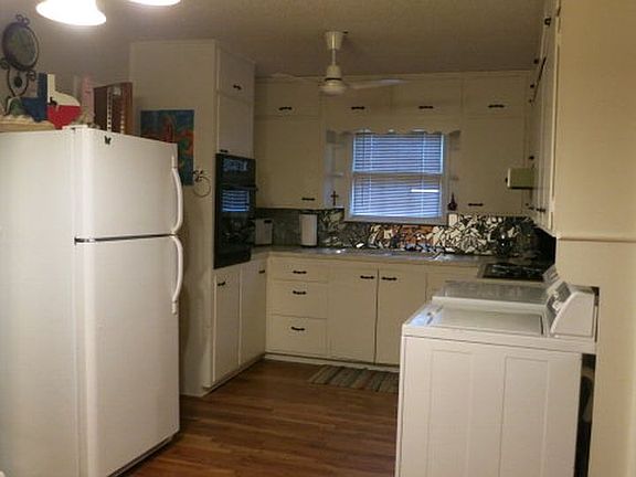 5th image of 1109 E 14th St