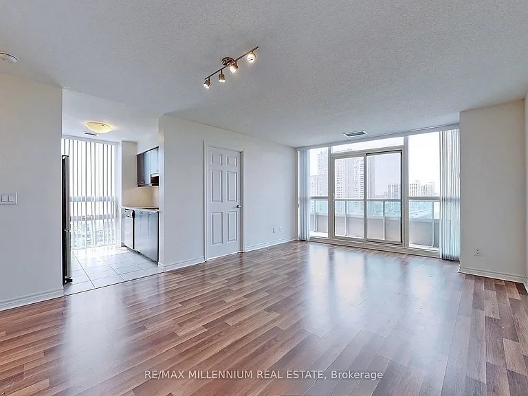 25 Lower Simcoe St #1508 — Photo 11