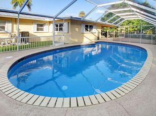 120 Park Ln E, Hypoluxo, FL 33462