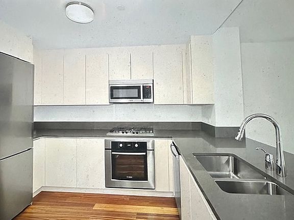 4th image of 57 Reade St APT 7A