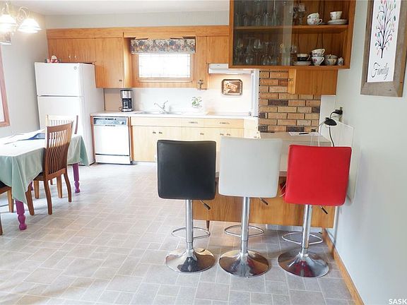 4th image of 218 4th Ave E