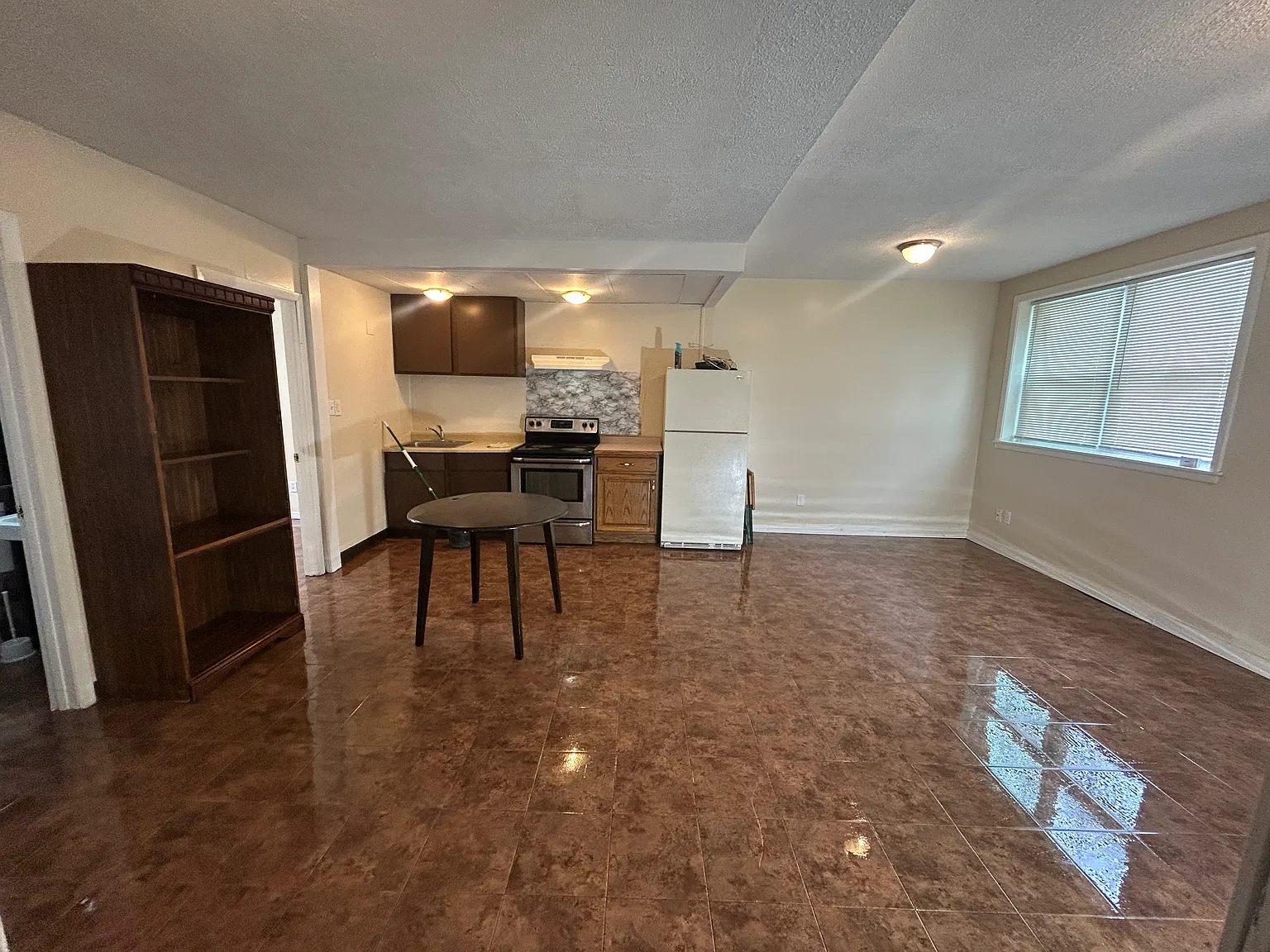 2 bed, 700 sqft, $870 — Photo 1