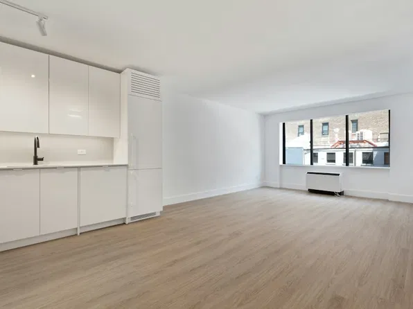 160 West 24th Street image 1 of 5