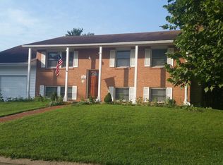 706 E Roanoke Rd, Sterling, VA 20164