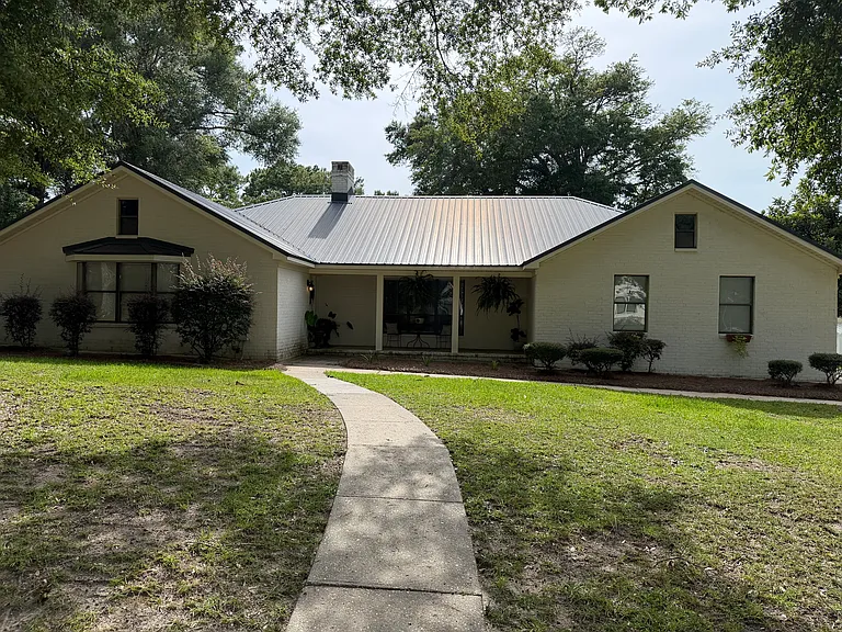121 Spring Dr — Photo 30
