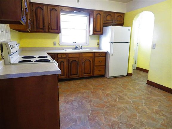 4th image of 231 W Kemp St #W