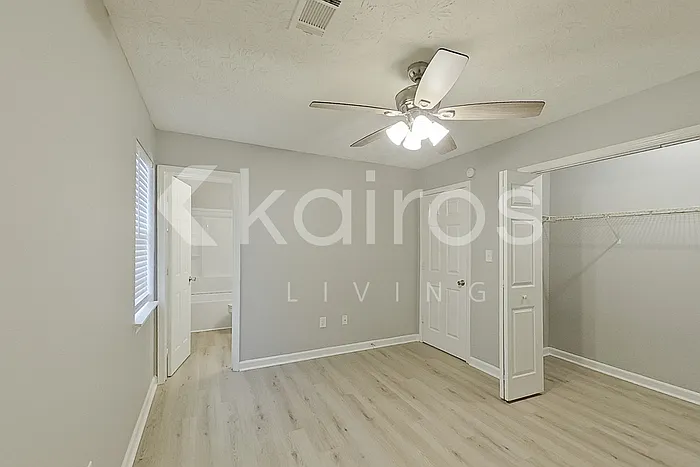 320 Deerpark Dr — Photo 15