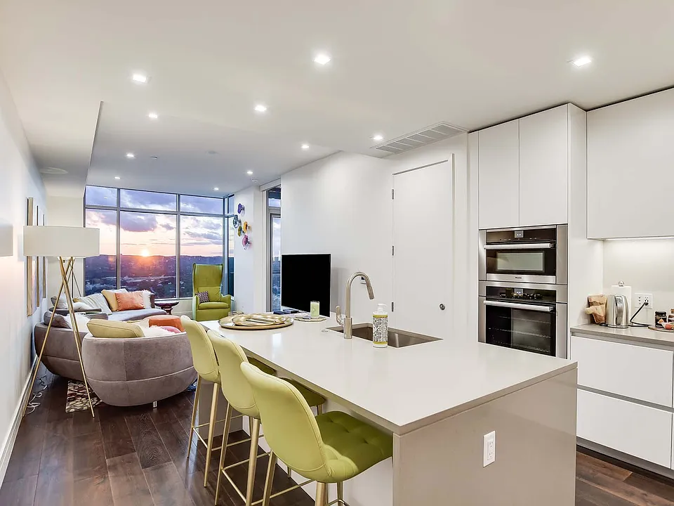 501 West Ave #3202