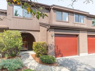 27 Country Club Rd, Peabody, MA 01960