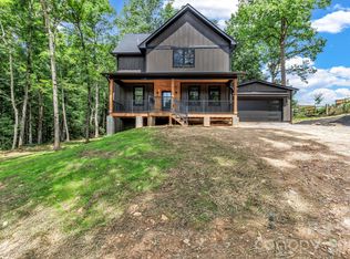 80 Goldenwood Ln, Mills River, NC 28759