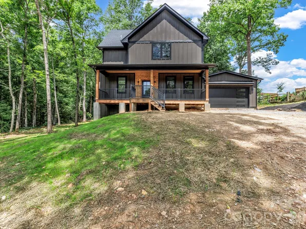 80 Goldenwood Ln, Mills River, NC 28759