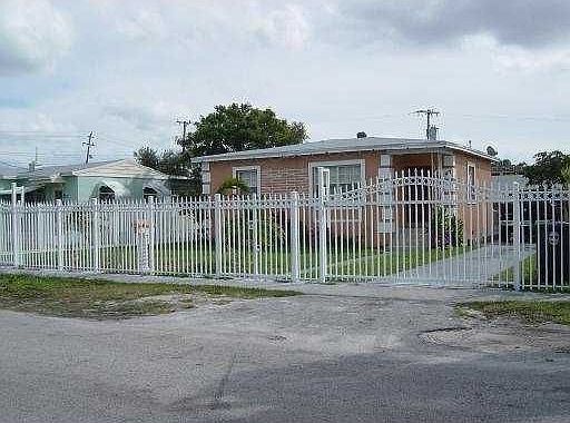 2nd image of 740 NW 133rd St